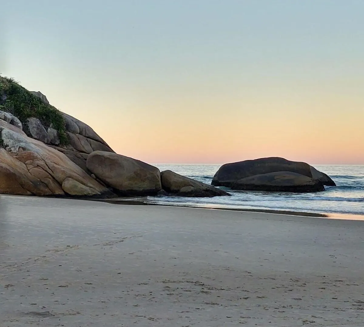 Beach, View, Comfort, Kids, Pet And Home Office! Florianópolis